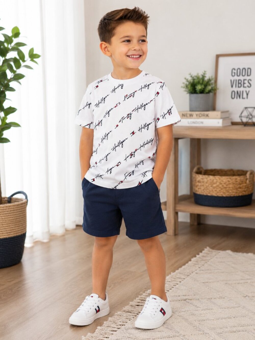 Tommy Hilfiger Boys Logo Print T-Shirt White Short Sleeve Tee Size S (8) NWT